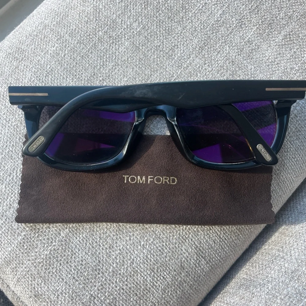 Tom Ford Kendal TF1076 Sunglasses in Black 52mm w/ Case - Picture 5 of 10